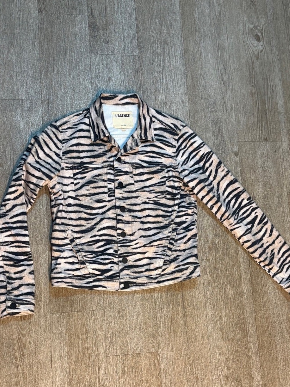 L’AGENCE ZEBRA STRIPED SOFT JACKET SIZE M